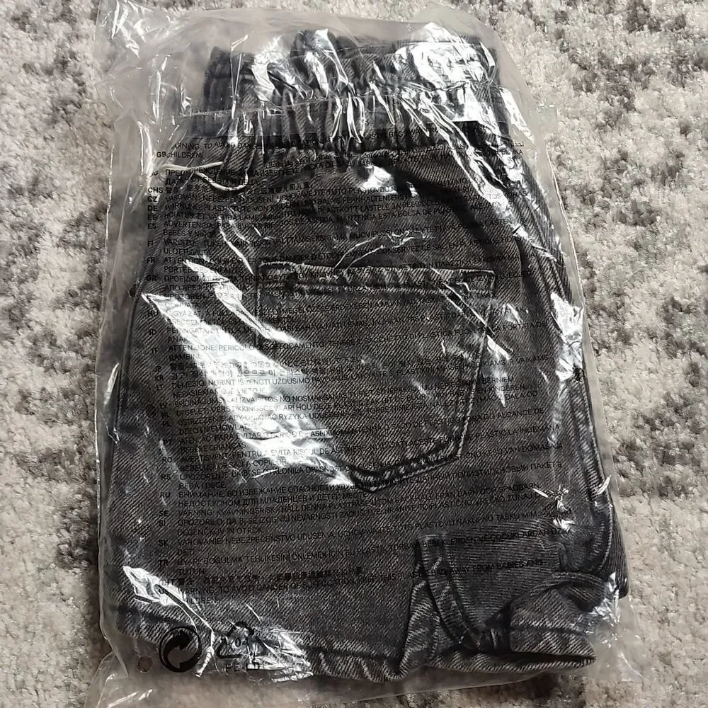 0535 H&M Cotton Denim Paper-bag Shorts Size 4T - Picture 4 of 6